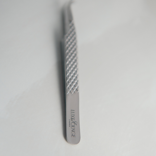 Curved Classic tweezer